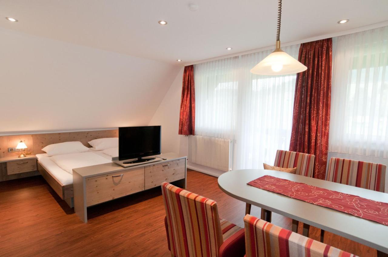Hotel Zum Loewen - Unteres Wirtshaus Titisee-Neustadt Kültér fotó