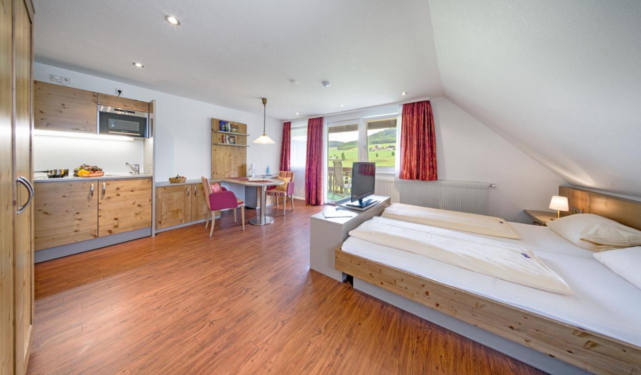 Hotel Zum Loewen - Unteres Wirtshaus Titisee-Neustadt Kültér fotó