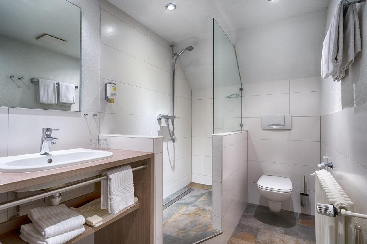 Hotel Zum Loewen - Unteres Wirtshaus Titisee-Neustadt Kültér fotó