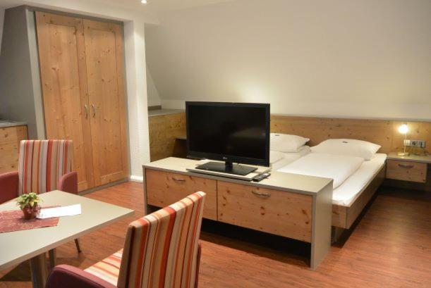 Hotel Zum Loewen - Unteres Wirtshaus Titisee-Neustadt Kültér fotó
