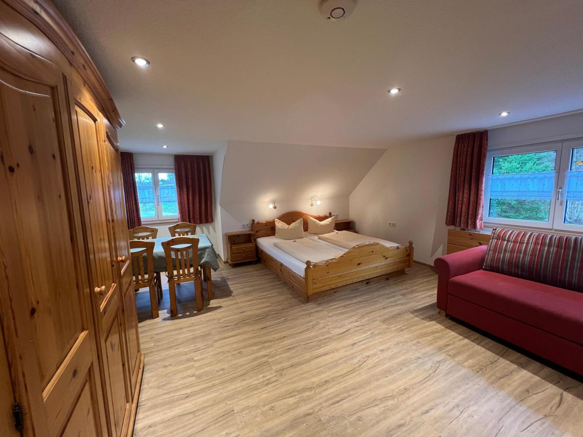 Hotel Zum Loewen - Unteres Wirtshaus Titisee-Neustadt Kültér fotó