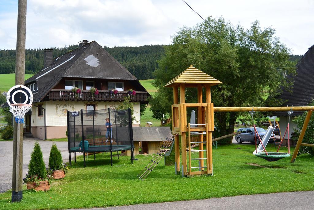 Hotel Zum Loewen - Unteres Wirtshaus Titisee-Neustadt Kültér fotó