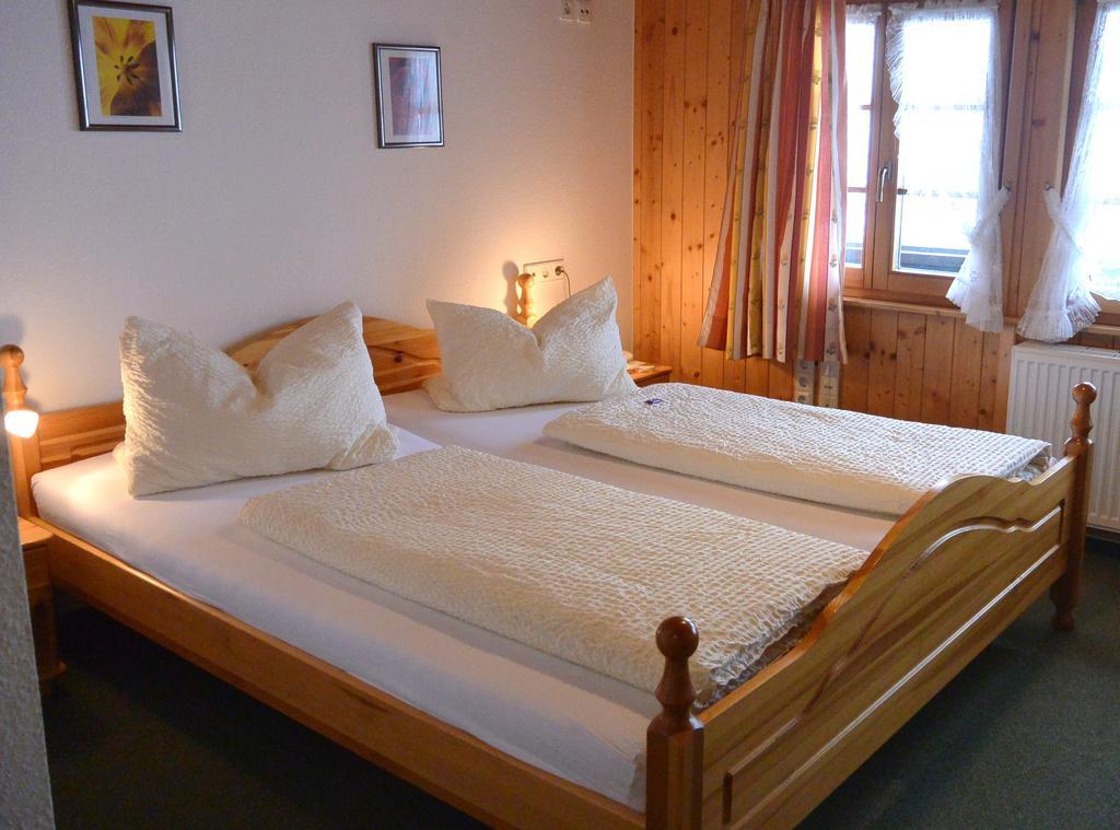 Hotel Zum Loewen - Unteres Wirtshaus Titisee-Neustadt Szoba fotó
