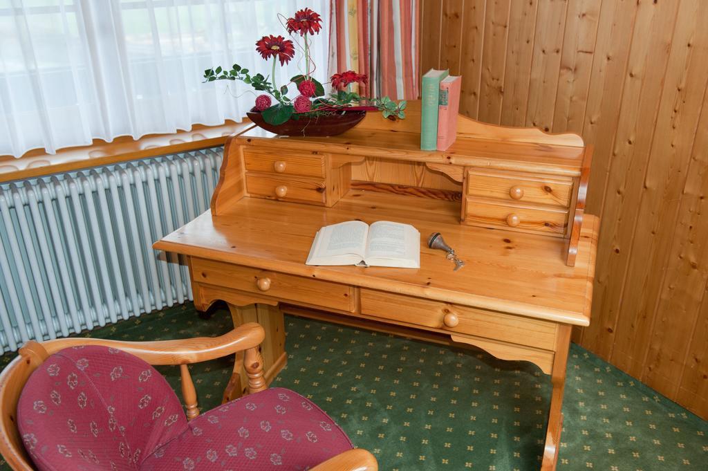 Hotel Zum Loewen - Unteres Wirtshaus Titisee-Neustadt Szoba fotó