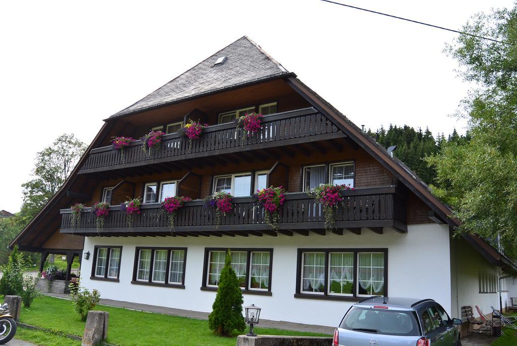 Hotel Zum Loewen - Unteres Wirtshaus Titisee-Neustadt Kültér fotó